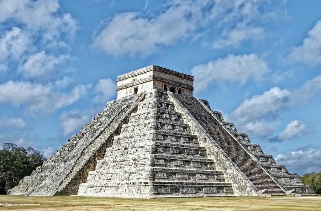 La conexión espiritual en las pirámides mayas: uso y significado-1